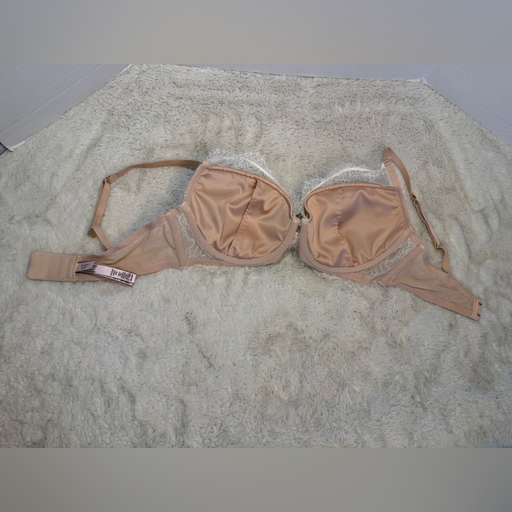 Victoria’s Secret size 36D lined plunge bra - Picture 3 of 7